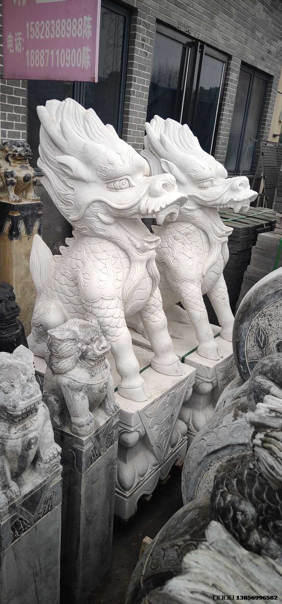 雕塑麒麟，材质：汉白玉，1.6米高。