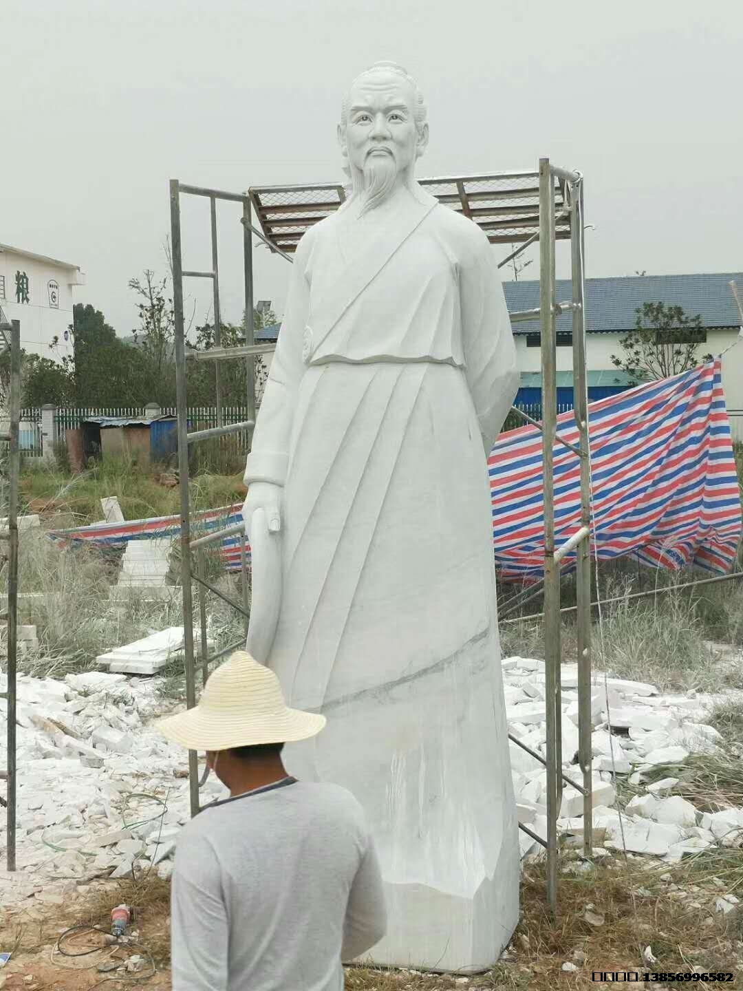 汉白玉雕刻名人像，高3。5米。做工精细